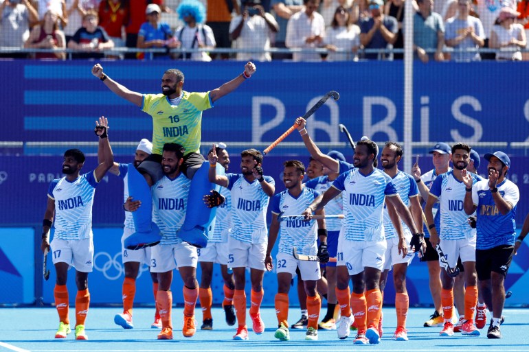 Paris 2024 Olympics - Hockey - Men's Bronze Medal Match - India vs Spain - Yves-du-Manoir Stadium, Colombes, France - August 08, 2024. Sreejesh Parattu Raveendran of India, Harmanpreet Singh of India, Vivek Sagar Prasad of India and Sumit Sumit of India celebrate with teammates winning the match. REUTERS/Anushree Fadnavis TPX IMAGES OF THE DAY