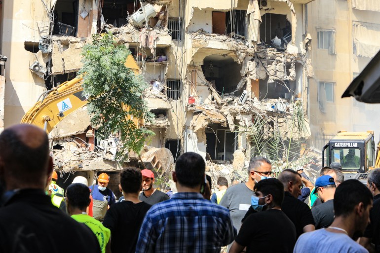 People gather at the scene of an Israeli strike that targeted Beirut's southern suburbs a day earlier, as search and rescue operations continue on September 21, 2024. - Lebanon's Hezbollah said on September 21 that a second senior commander was among 16 fighters killed in an Israeli air strike on its Beirut stronghold the previous day, highlighting the scale of the blow to its military leadership. (Photo by AFP)