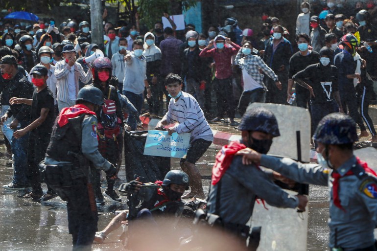 Protesters scatter after police open fire in Mandalay