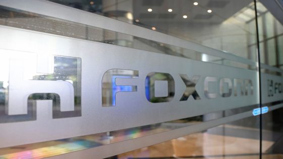 Taiwan says four employees of Apple supplier Foxconn arrested in China | Business and Economy