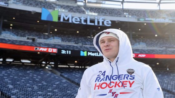 How Rangers' Kaapo Kakko navigates Type 1 diabetes as an NHL player