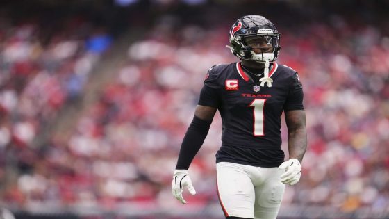 Texans lose WR Stefon Diggs to knee injury in win over Colts