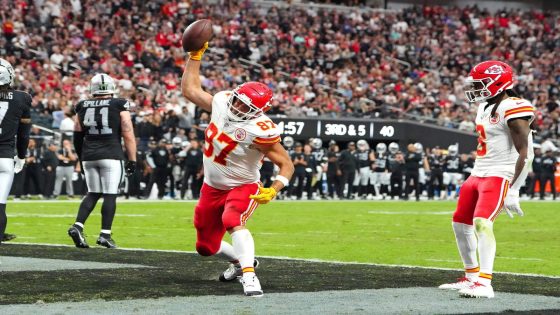 How Chiefs newcomer DeAndre Hopkins helped Travis Kelce have his best game of the season