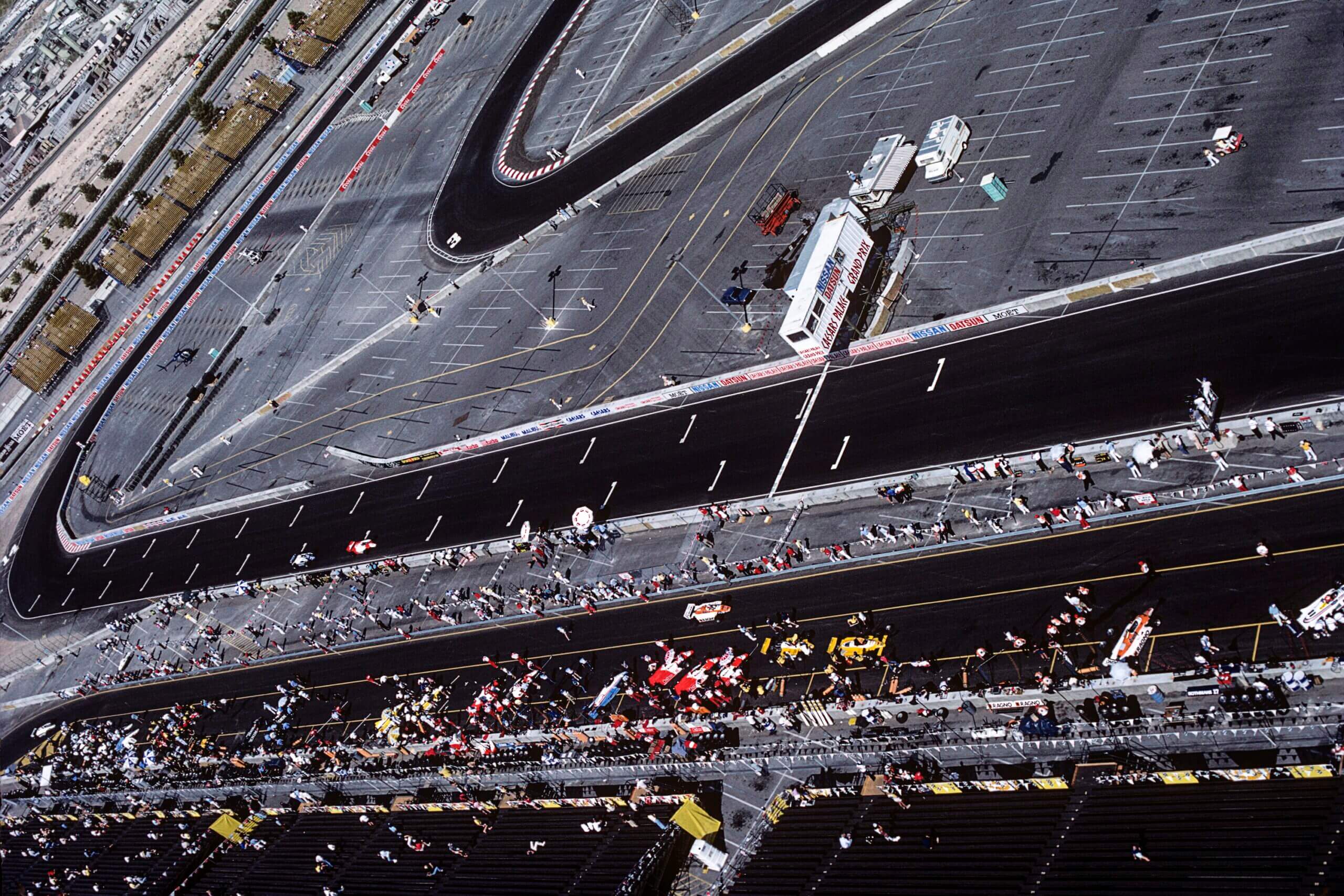 Grand Prix of Caesars Palace, Caesars Palace circuit, Las Vegas, 25 September 1982. Overhead view of the 1982 Las Vegas Grand Prix layout, with Formula 1 cars in the pit lane. (Photo by Bernard Cahier/Getty Images)