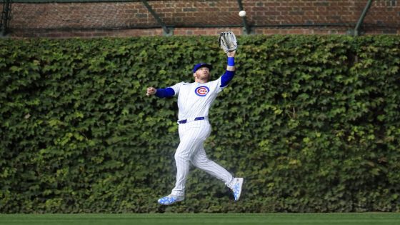 Cubs' Ian Happ wins third straight Gold Glove, putting him in rarified air