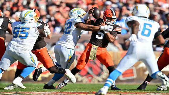 Chargers' top-ranked defense leads way in lopsided 27-10 win over Browns: Key takeaways