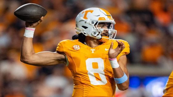 Tennessee QB Nico Iamaleava leaves game vs. Mississippi State with upper-body injury