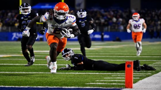 Ashton Jeanty breaks Boise State single-season rushing record as Broncos pull away from San Jose State