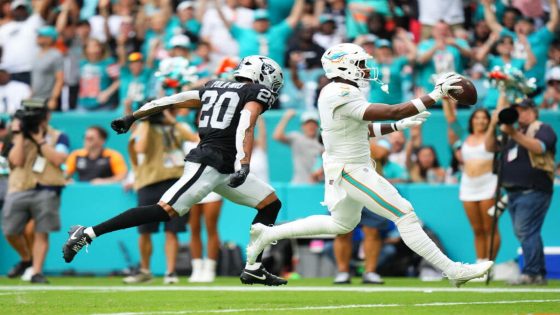 Tua Tagovailoa, Jonnu Smith lead Dolphins offense in win vs. Raiders: Key takeaways