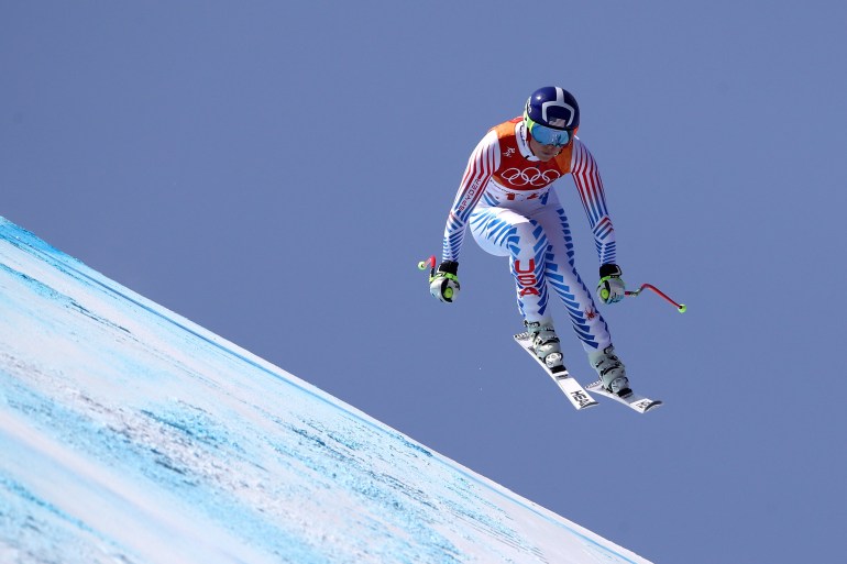 Lindsey Vonn skiing.