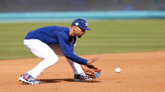 Dodger Details, GM meetings edition: Betts in the infield, Ohtani's surgery and more