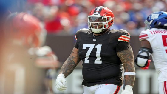 Browns' plan at left tackle uncertain entering Thursday night matchup vs. Steelers