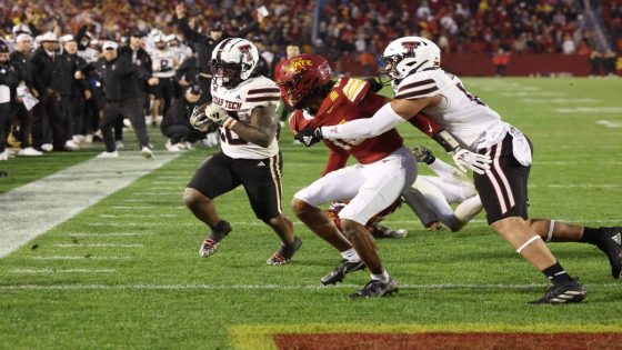 Texas Tech ends Iowa State's undefeated season, puts dent in Cyclones' CFP hopes