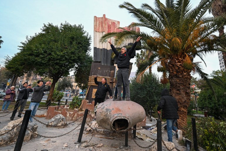 People in Damascus tear down Assad's statue