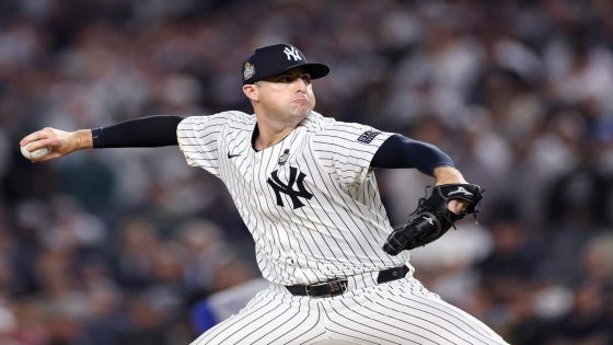 Mets sign former Yankees closer Clay Holmes to 3-year deal: Sources