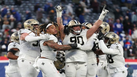 Saints beat Giants on blocked field goal, lose Derek Carr to late-game injury: Key takeaways