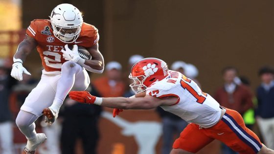 Texas tops Clemson in first 1st-round game with pulse: Horns set date with Arizona State