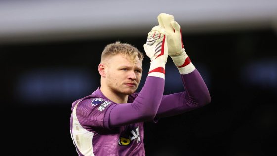 Why Aaron Ramsdale wore a four-fingered goalkeeper glove at the weekend