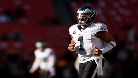 Eagles' Jalen Hurts exits in first quarter vs. Commanders, evaluated for concussion