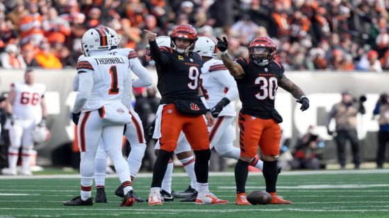 Joe Burrow dazzles, Bengals keep slim playoff hopes alive with win vs. Browns: Key takeaways