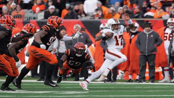 Browns' Stefanski 'hopeful' QB Dorian Thompson-Robinson will be able to play in Week 17