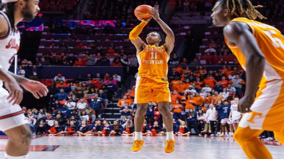 AP men's basketball Top 25: Tennessee holds No. 1 spot, Kentucky moves past Duke