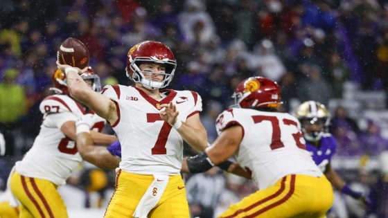 USC's Miller Moss leads first wave of quarterbacks entering the transfer portal