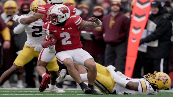 Wisconsin's 2023 recruiting class is flocking to the transfer portal. What happened?