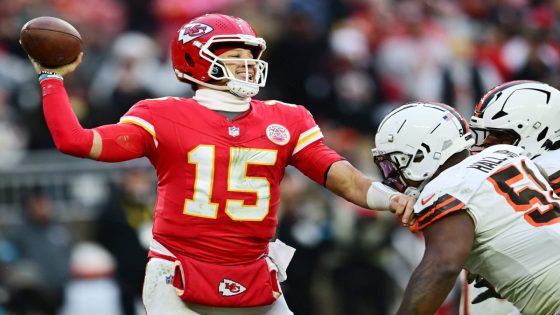 Chiefs QB Patrick Mahomes pushing to play through sprained ankle this week