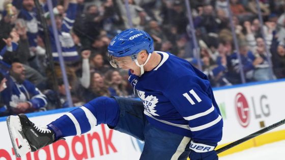 Maple Leafs report cards: John Tavares, Nick Robertson spark offensive outburst