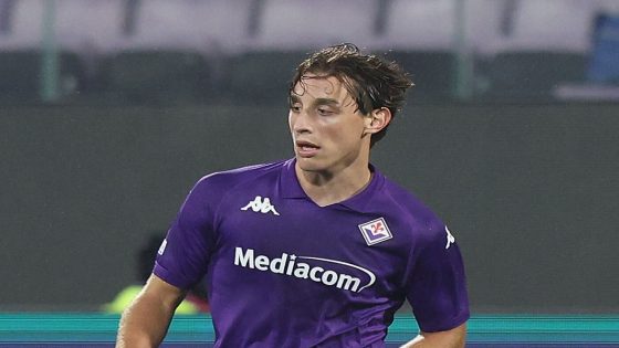 Fiorentina-Inter abandoned after Edoardo Bove appears to collapse during Serie A game